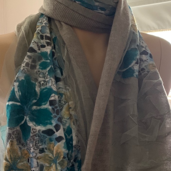 Beautiful scarf - Picture 7 of 8